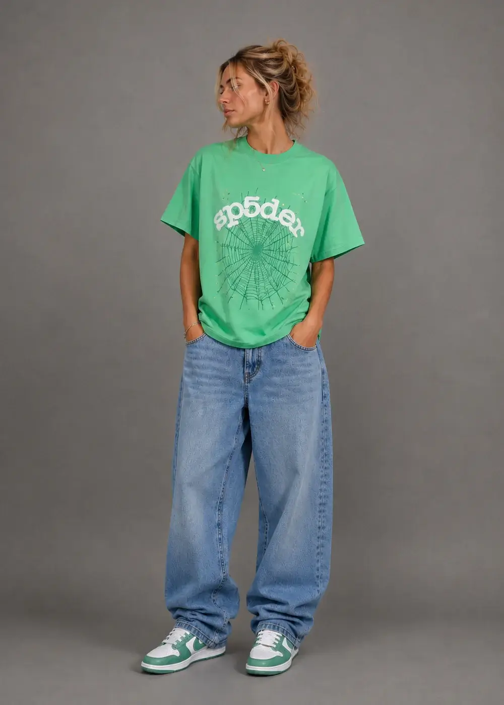 T-Shirt Web Green - Bold and Edgy Streetwear Design