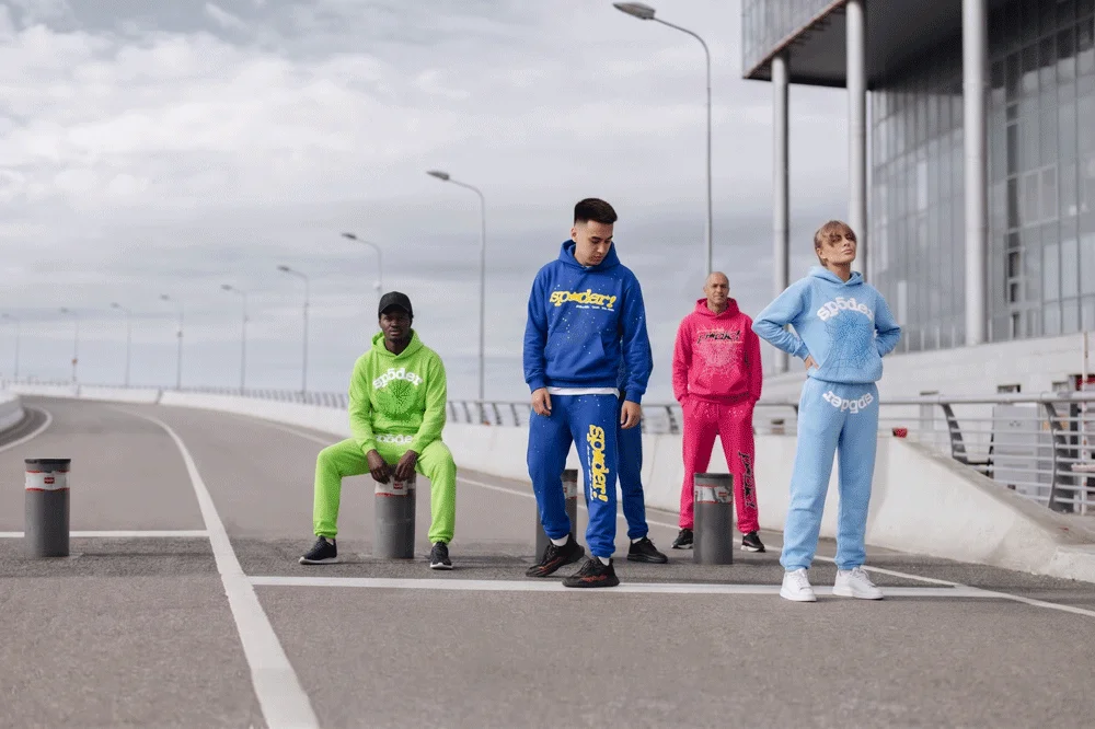 SP5DER colorful sweatsuits group street style